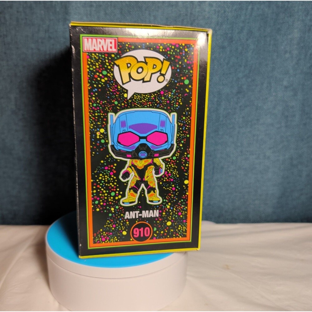Funko Pop Ant-Man 910 Avengers Endgame Blacklight Target Exclusive PreOwned - Picture 2 of 16
